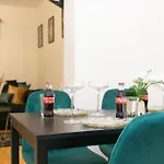 Yellow Rose 1Br Opposite West Kensington Station