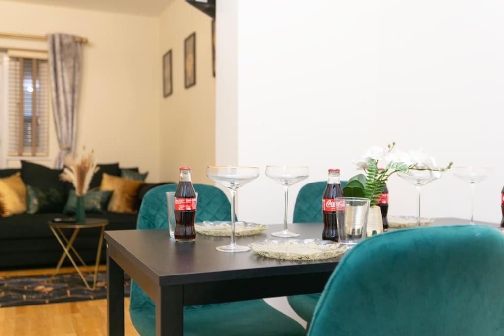 Apartment Yellow Rose 1br Opposite West Kensington Station *