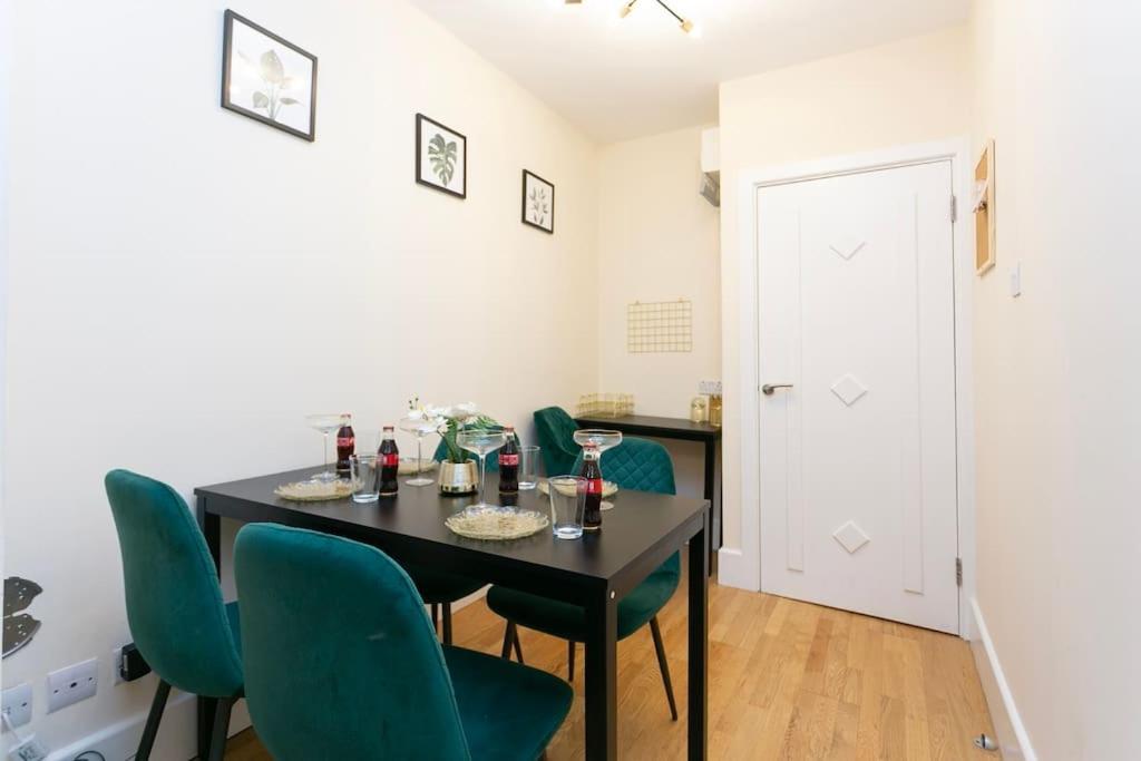 Apartment Yellow Rose 1br Opposite West Kensington Station